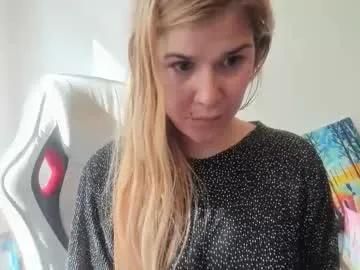 Freechat artsyandcraftsy_ on Chaturbate