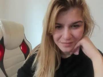 Freechat artsyandcraftsy_ on Chaturbate