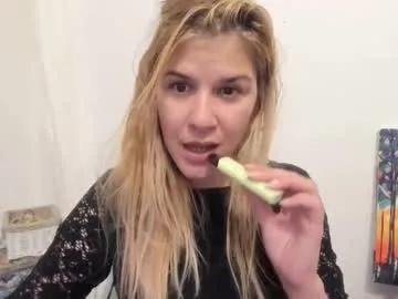 Freechat artsyandcraftsy_ on Chaturbate