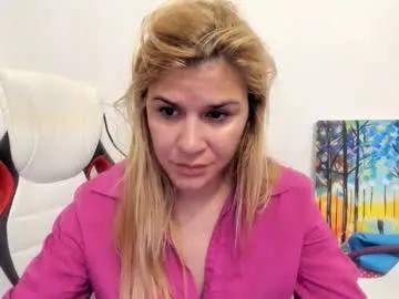 Freechat artsyandcraftsy_ on Chaturbate