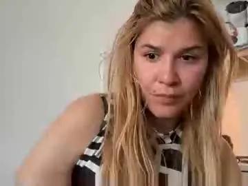 Freechat artsyandcraftsy_ on Chaturbate