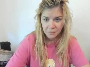 Freechat artsyandcraftsy_ on Chaturbate