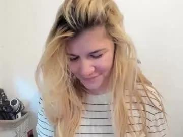 Freechat artsyandcraftsy_ on Chaturbate