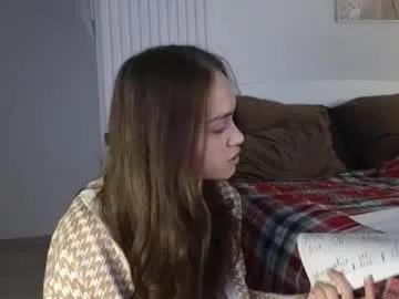 evi_woow — GOAL: tease top [336 tokens remaining] Welcome to my room! Good morning for rich and sexy people  #feet #brunette #new #cute #young