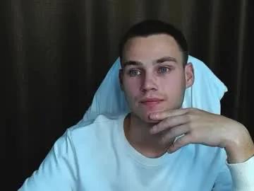 Freechat robert10211 on Chaturbate