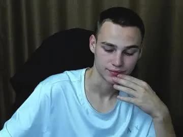 Freechat robert10211 on Chaturbate