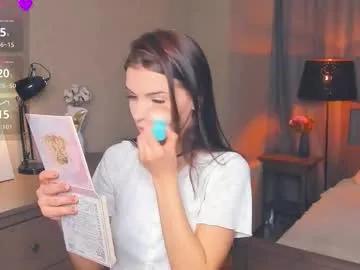 Freechat synne_glows on Chaturbate