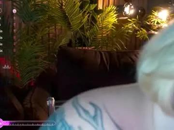 zarareign_ — HI pussys!fav vibe22/55/69/99/101/107/911!!The best compliment is tokens - Multi Goal: The best and deepthroat BJ in the world [297 tokens left] #blowjob #bbw #smoke #bigass #deepthroat