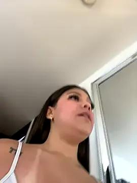 Freechat Alyshanon18 on StripChat