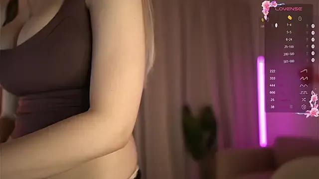 StripChat avroramey is Private avroramey — Drooling on pussy