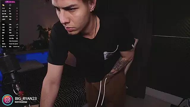 Freechat bigryann23 on StripChat