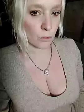 Freechat Bouncy-Bella28X on StripChat