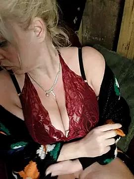 Freechat Bouncy-Bella28X on StripChat