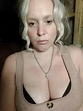 Freechat Bouncy-Bella28X on StripChat