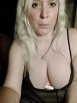 Freechat Bouncy-Bella28X on StripChat