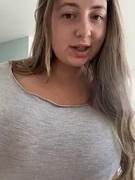 Freechat curvyflawless on StripChat