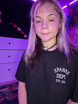 Freechat Cutiepiespanks on StripChat