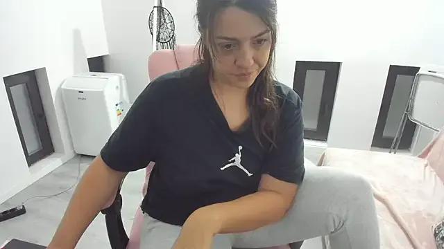 Freechat Dyana_Kaylinn on StripChat