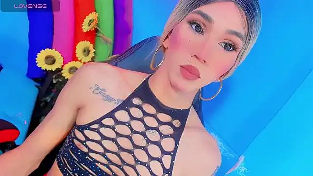 emelly_horny_ on StripChat 