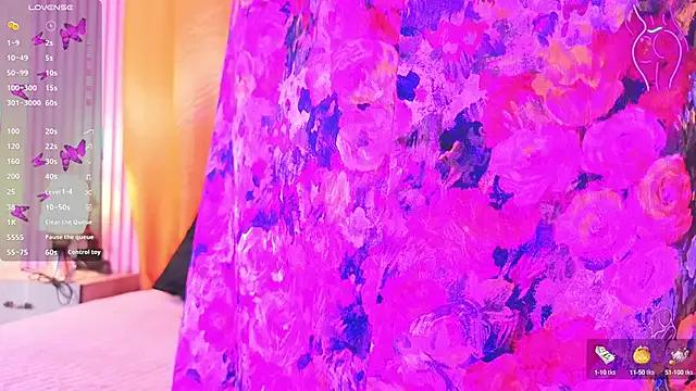 Freechat goldilockss15 on StripChat