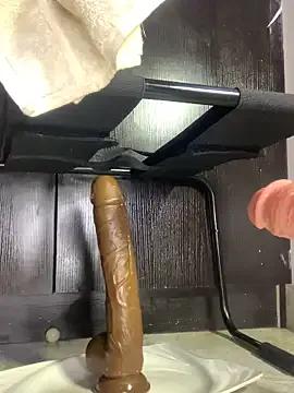 StripChat JuicyEve is Freechat JuicyEve — Last tipper choose