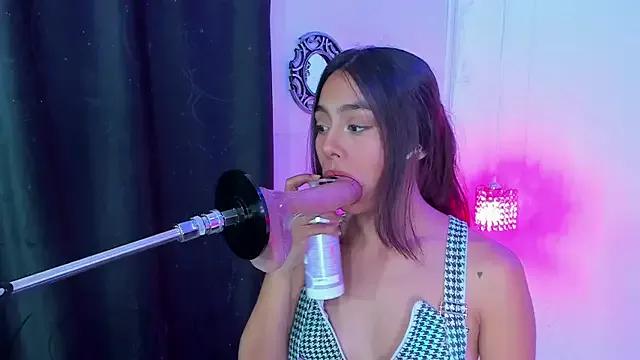 lanna_brunette on StripChat 