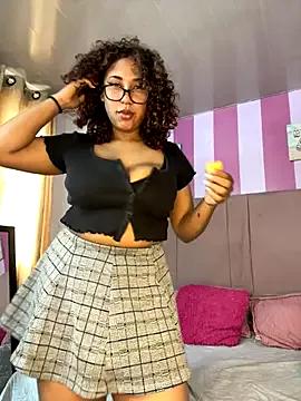 Freechat lauraltt on StripChat