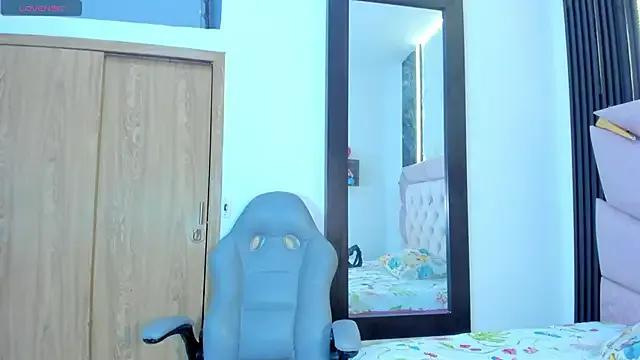 Freechat laurem-paulette on StripChat