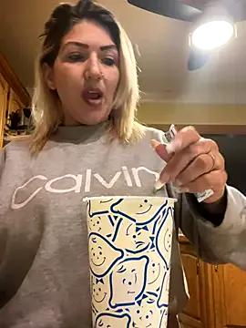 StripChat LittleMissEeve is Freechat LittleMissEeve — Get ready w me!