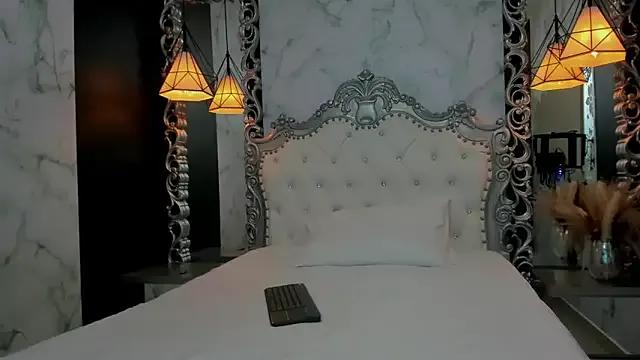 Freechat naughty_milf4u_ on StripChat