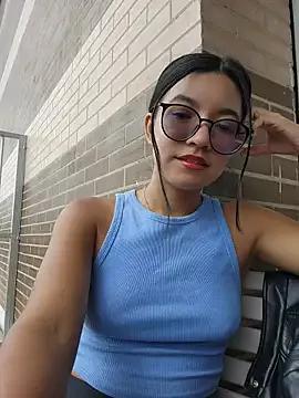 StripChat Pretty_roxxyy is Freechat Pretty_roxxyy — Panties OUT and fingering pussy