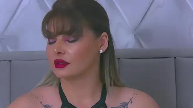 Freechat RissaRheys on StripChat