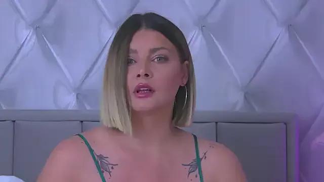 Freechat RissaRheys on StripChat