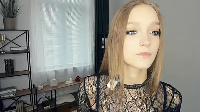 SerrenaAa on StripChat 