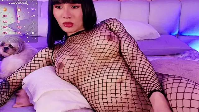 Freechat sweetieluna01 on StripChat
