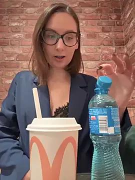 The_Snowwhitee — Fingering in McDonald LastTipVideo